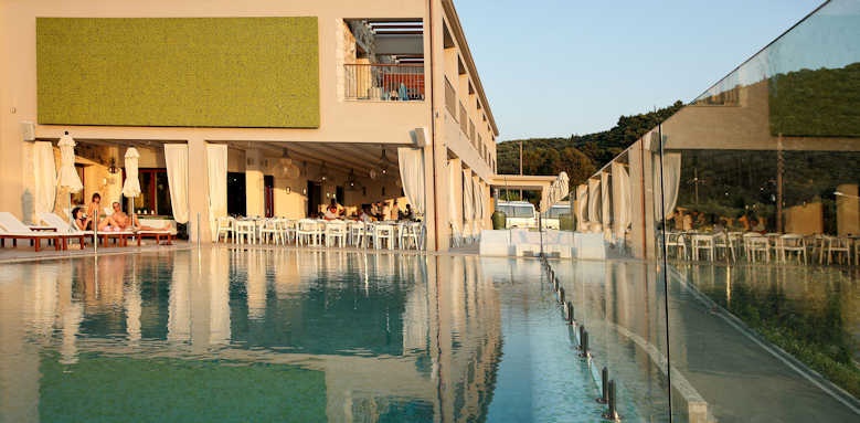 Salvator Villas & Spa Hotel, pool area