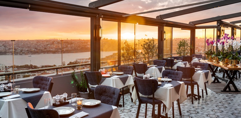 Rixos Pera Istanbul, restaurant terrace