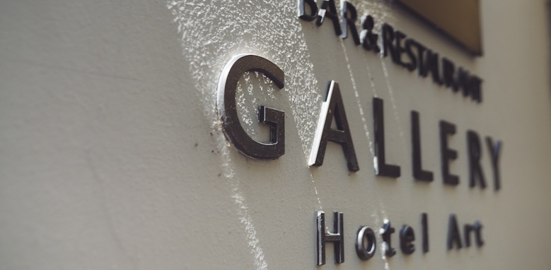 Gallery Art Hotel, logo