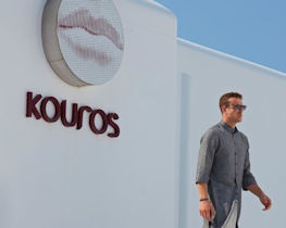 Kouros Hotel & Suites