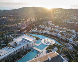 Amanzoe, Thumb