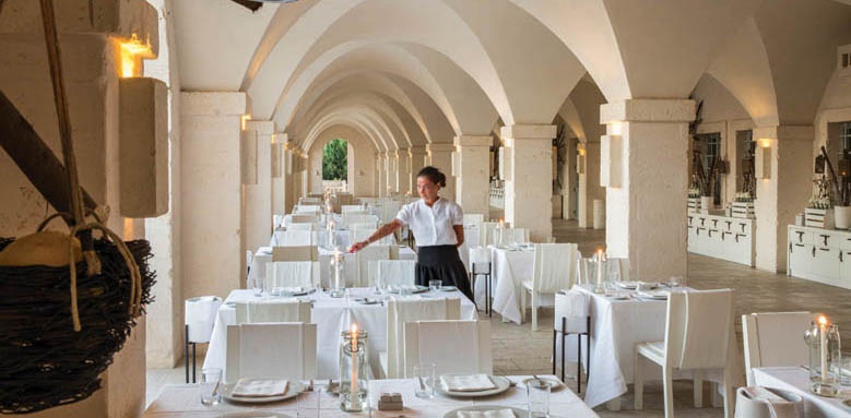 Borgo Egnazia, porticato restaurant
