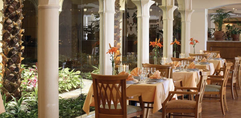 Baron Palms Resort, Tiran restaurant