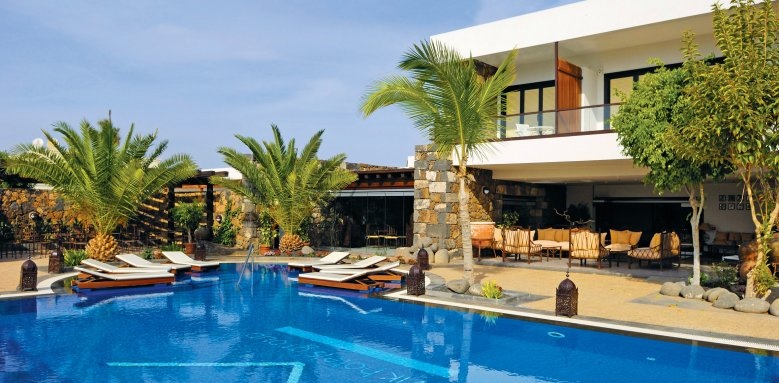 Villa Vik, pool & exterior