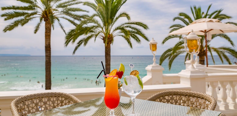 Nixe Palace, beach bar cocktail