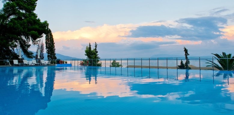 Kontokali Bay Resort & Spa, infinity pools