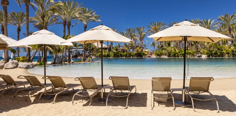 Lopesan Costa Meloneras Resort, Lago pool sun loungers