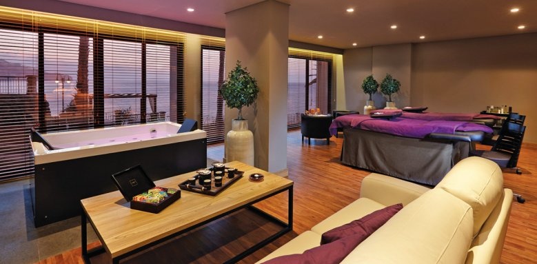 The Cliff Bay, spa suite