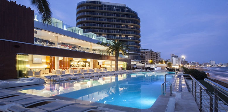 Gran Hotel Sol y Mar, beach club pool area